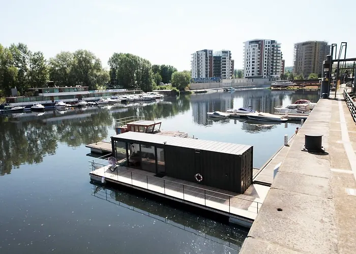 Unique Floating Houseboat By Easybnb