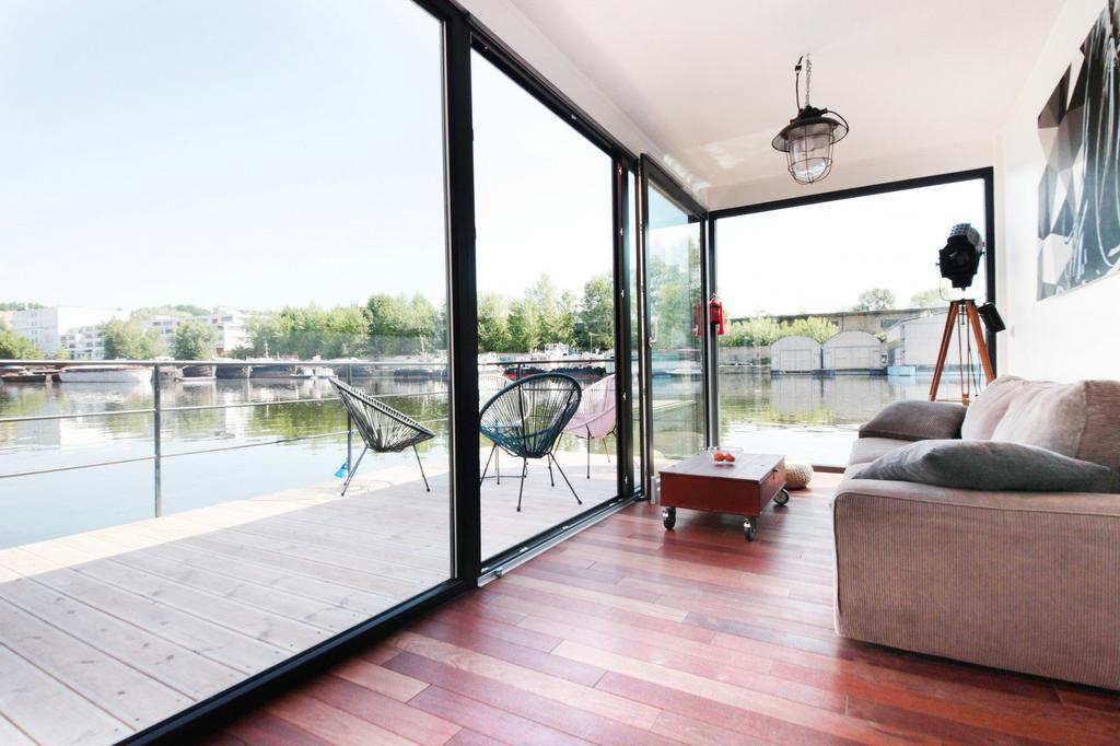Unique Floating Houseboat By Easybnb Hotel en barco