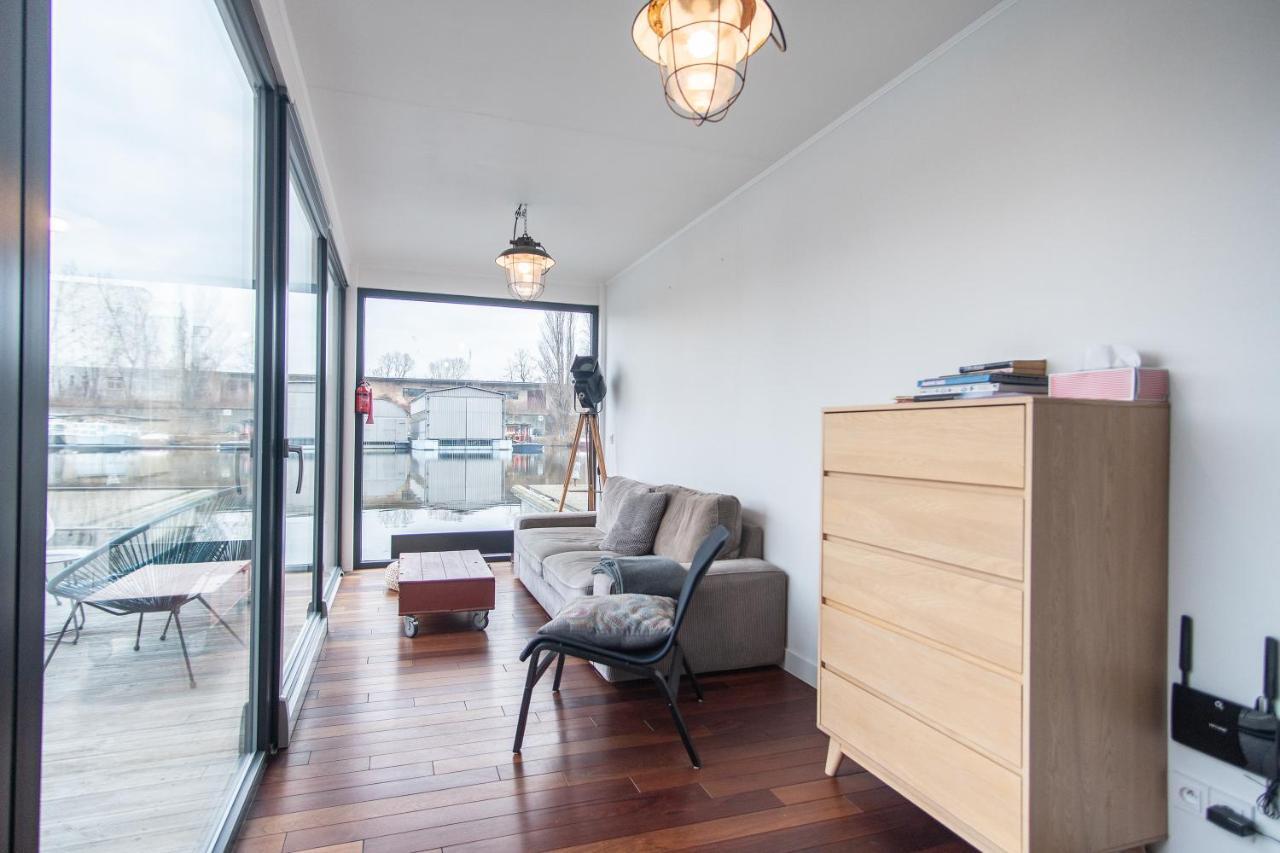 Unique Floating Houseboat By Easybnb Hotel en barco