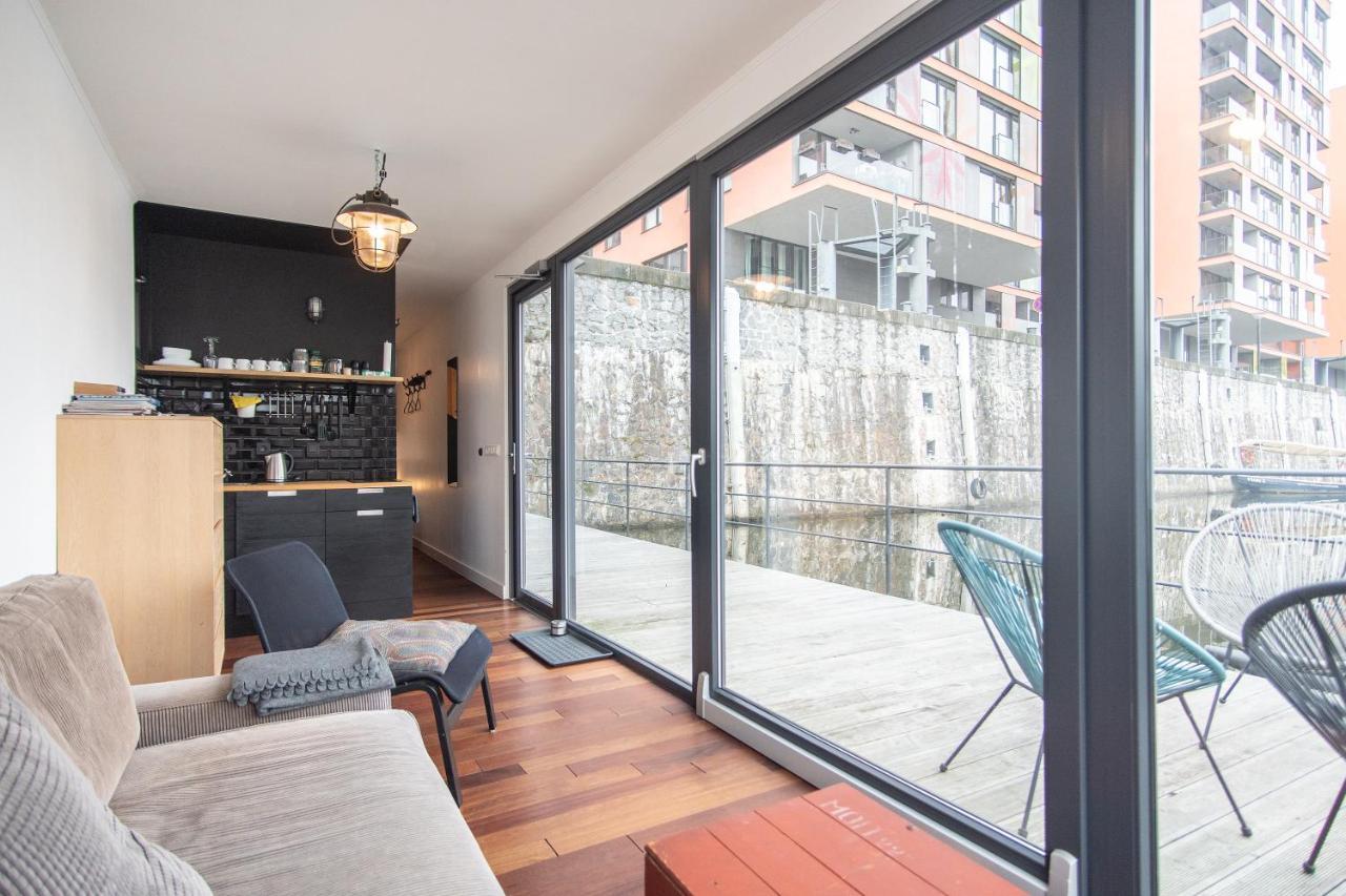 Unique Floating Houseboat By Easybnb Hotel en barco